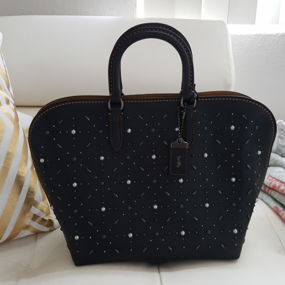 Dakotah Satchel with Prairie Rivets